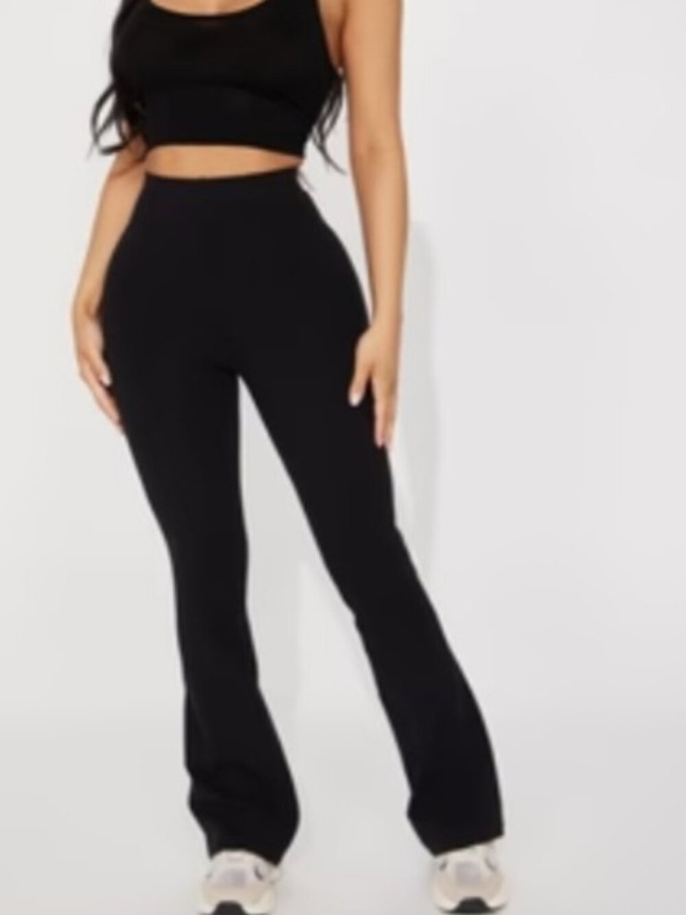 Black yoga pants thin material breathable from fashionova.com🍒